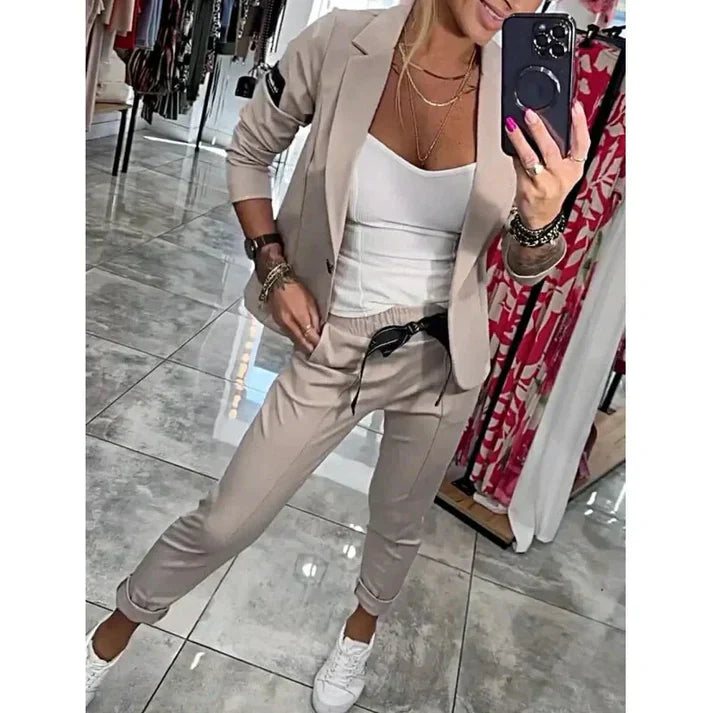 Ksenia | Tailored set with a soft blazer and relaxed joggers