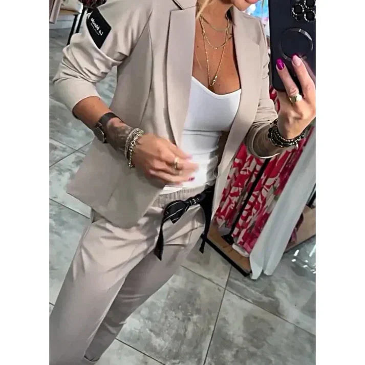 Ksenia | Tailored set with a soft blazer and relaxed joggers