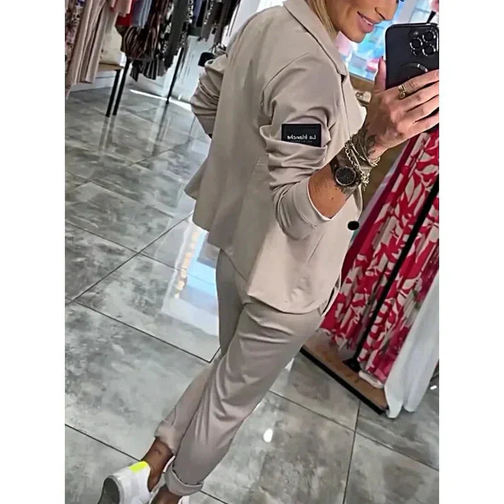 Ksenia | Tailored set with a soft blazer and relaxed joggers