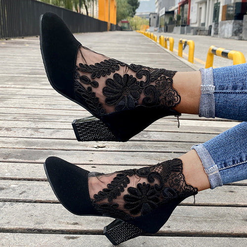 Leona – Elegant Floral Lace Mesh Pumps